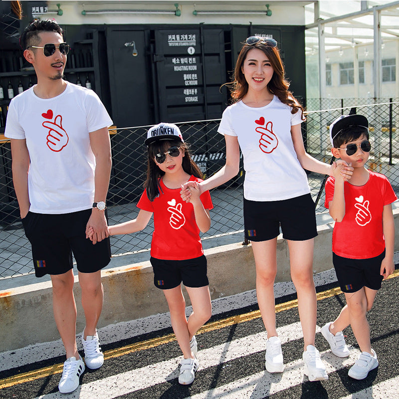 Summer Family Clothing Sets Finger Heart T Shirt Shorts Suits Mother And Daughter Matching Outfits Kids Couples Sportswear