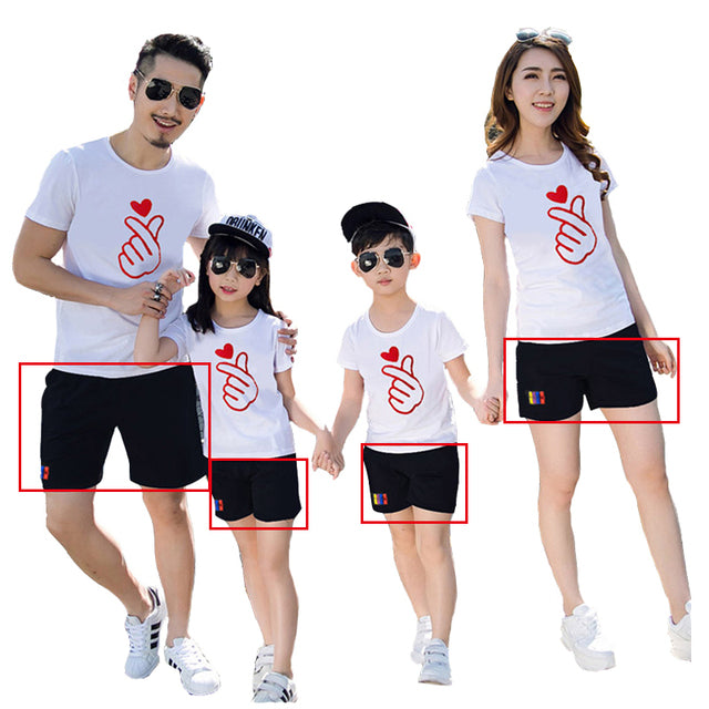 Summer Family Clothing Sets Finger Heart T Shirt Shorts Suits Mother And Daughter Matching Outfits Kids Couples Sportswear