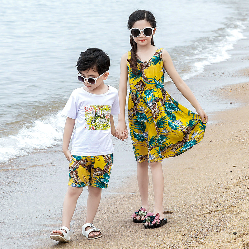 Mom Daughter Print Dress for Summer Holiday Family Matching Outfit Couple Lovers Clothes Dad Son Casual Beach Set Hot Sales